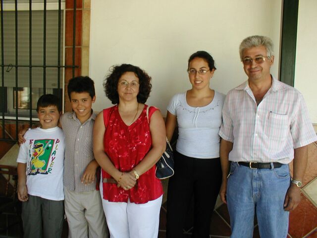 Antonio y familia, image.jpg